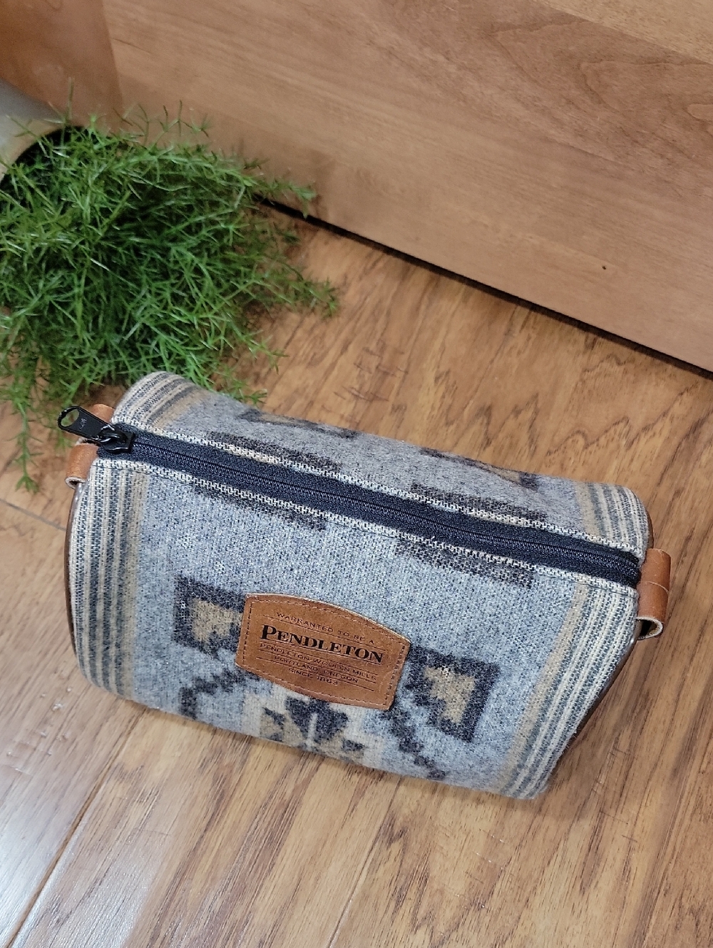 Vintage Pendleton Wool Jacquard & Leather Barrel Bag - Picture 14 of 14